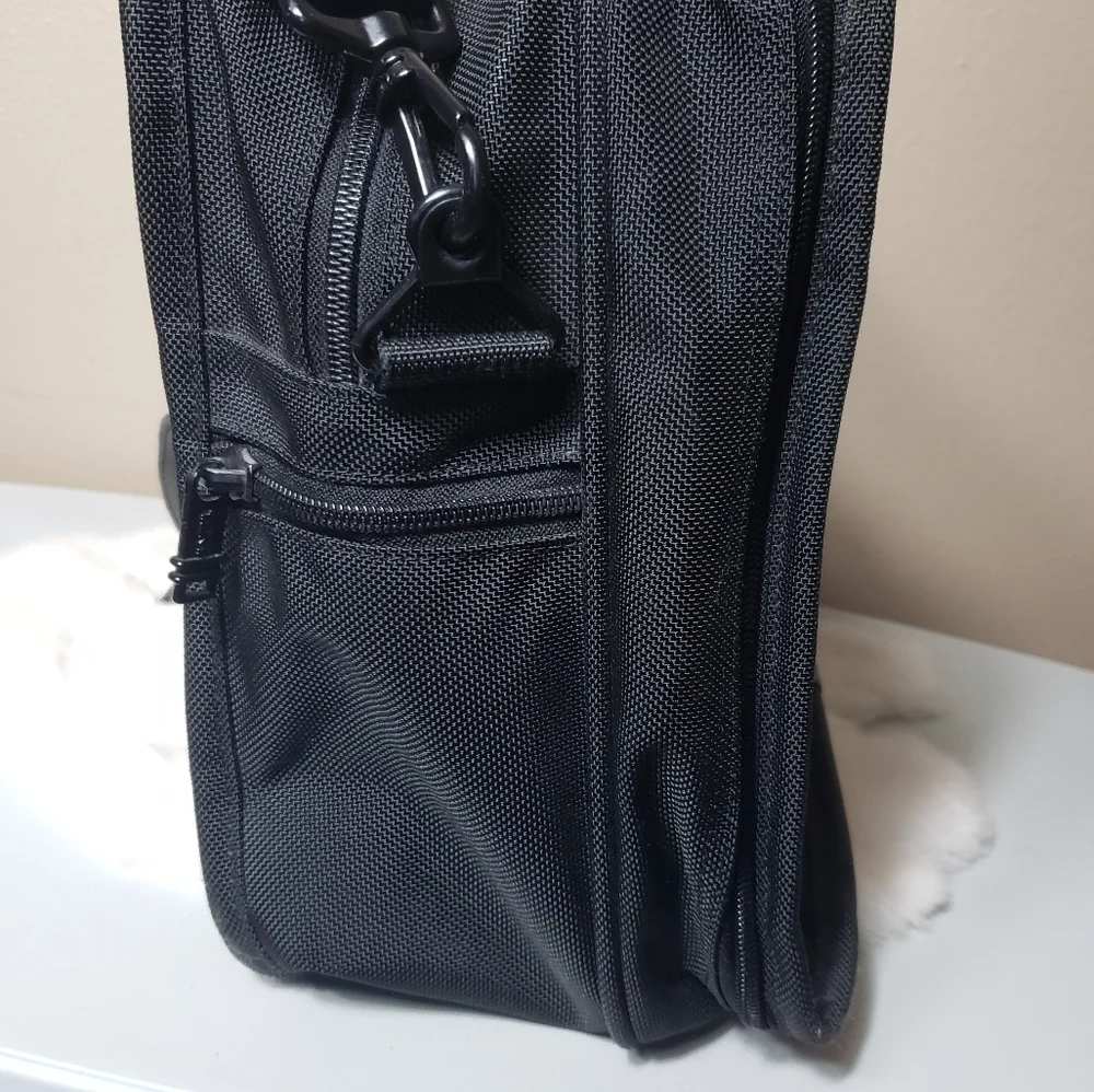 Tumi 225D3 Black Carry-on Travel Overnight Bag Case with Shoulder Strap-17x13x8